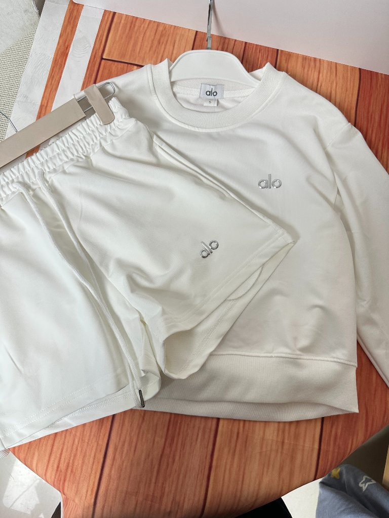 Alo White Long-Sleeve Top & Shorts Set Size S